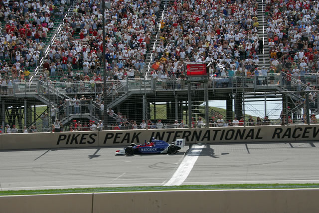 View 2004 Honda Indy 225 - Race Photos